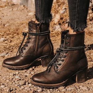 Freebird by Steven Cavalier- black distressed size 7